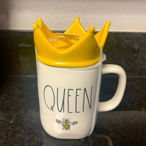 Rae Dunn Accessories - RAE DUNN-Queen Bee Topper Mug 🐝 👑